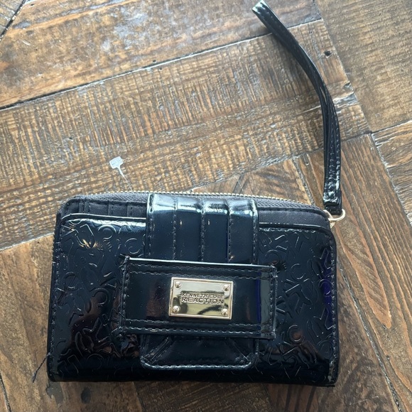 Kenneth Cole Reaction Black Patent Leather Wristlet - Picture 1 of 9